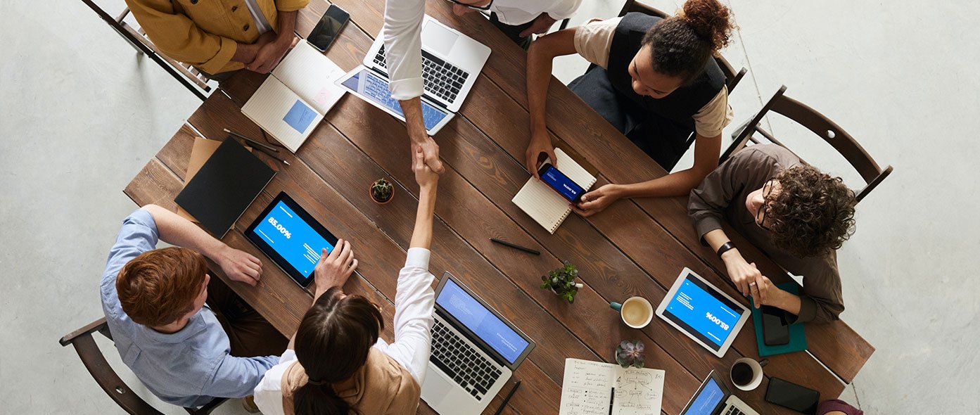 People shaking hands 4